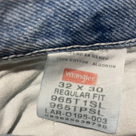 Men's Wrangler Regular Fit 32x30 Jeans - Picture 4 of 4